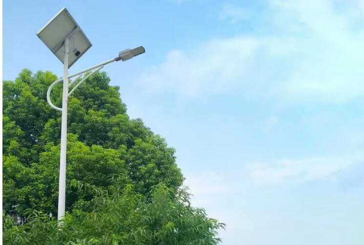 太陽能感應(yīng)路燈的原理